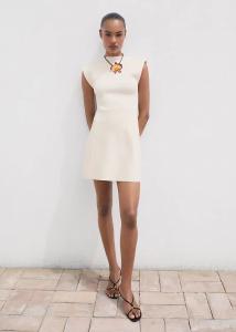 Платье-мини Mango с высоким воротом и короткими рукавами, плотного трикотажа, зимнее белое