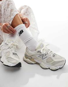 Белые и серебристые кроссовки New Balance 9060