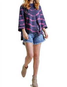 Потертый свитер с узором тай-дай в цвете «синий/фуксия» umgee