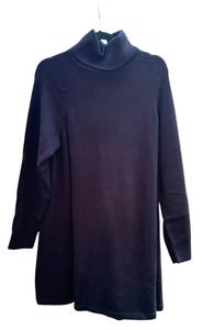 Женский бежевый свитер в черном цвете BluIvy