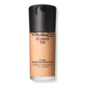 Тональный крем Studio Fix Fluid SPF15 с матирующим эффектом и контролем жирности кожи на 24 часа. MAC, NW20 (warm neutral beige with rosy undertone for light to medium skin)