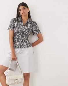 Рубашка COLLUSION с присборенной талией и камуфляжным принтом