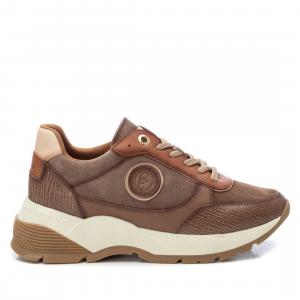 Коллекция CarmelaЖенские повседневные кроссовки от XTI, серо-коричневый