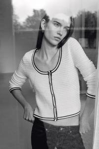 Кардиган структурной вязки с глубоким вырезом. H&M, бежевый