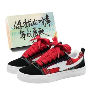 JimiXiong Низкие скейтерские кроссовки унисекс Scottish Red с красными шнурками и коробкой, цвет Scottish Red (Red Shoe Laces)+Shoe Box