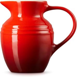Небольшой классический керамический кувшин для сока Le Creuset, 0,6 л, вишнево-красный