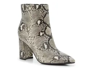 Ботильоны Gaylen Bootie Marc Fisher, цвет white_blacksnakeprint