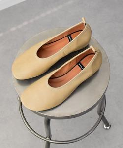 Туфли-лодочки с косым носком и глубоким вырезом Angel Alarcon, цвет Bg