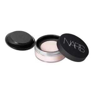Пудра Reflective Powder Puff для осветления тона кожи и фиксации макияжа, 11 г NARS