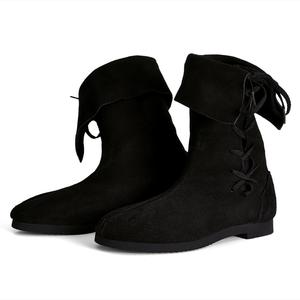 Черные ботинки на манжетах