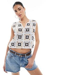 Укороченный топ крючком в бледно-голубом и кремовом цвете Vero Moda