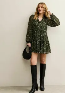 Мини-Платье с рюшами и абстрактным узором. New Look, Green Pattern