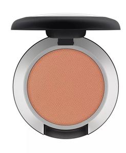 Мягкие матовые тени для век Powder Kiss Mac, цвет What Clout! (light cognac)