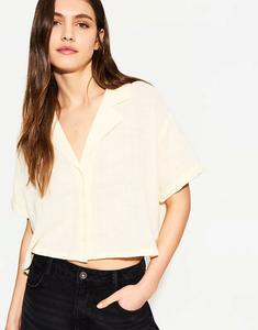 Текстурированная рубашка Bershka в деревенском стиле с короткими рукавами желтого цвета