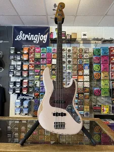 Бас-гитара Fender Flea Artist Series Road Worn Signature Jazz - Настоящее время - Цвет Розовая Ракушка