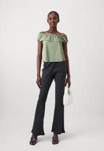 Базовая футболка VIDREAMERS OFF SHOULDER VILA, оливковый