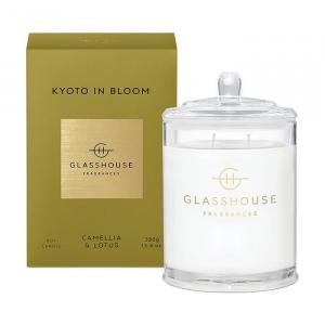 Свеча с тройным ароматом Glasshouse Fragrances Kyoto In Bloom, 13,4 унции, золотой