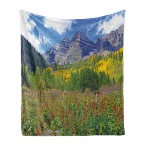 Мягкое фланелевое флисовое одеяло ABAKUHAUS Mountains, осенние листья и деревья, уютный плюш для использования в помещении и на улице, 125 x 175 см, разноцветное