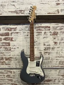 Fender Player Series Stratocaster 2018 серебристый