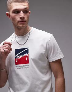 Футболка Tommy Jeans с ДНК-коробкой белого цвета
