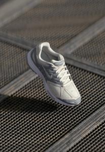 Кроссовки Nike Sportswear AIR PEGASUS 2005, Wolf Grey/Platinum Tint/Vast Grey/Metallic Platinum/White/Light Grey