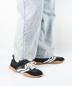 Расклешенные кроссовки