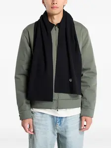 Шарф из мериноса Fred Perry, черный