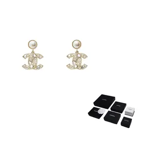 Жемчужные серьги женские золотые CHANEL