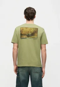 Футболка с принтом на спине и фотографией рыбалки. Timberland, Sage