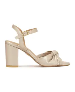 Золотые сандалии с бантиком сверху. Kazar, желтый