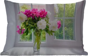 Подушка для улицы - Цветы - Пионы - Ваза - 60x40 см - Устойчива к погодным условиям - Подушка для отдыха - Декоративная подушка - Подушка для дома MuchoWow