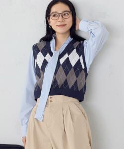 Жилет с V-образным вырезом и ромбовидным узором