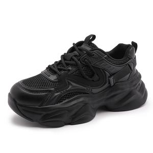 Износостойкие, легкие, дышащие и нескользящие. Низкие, массивные кроссовки высотой 5 см, женские, черные Milan love song, Black