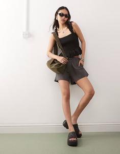 Шорты Weekday с эластичной талией в цвете «с оттенком черного»