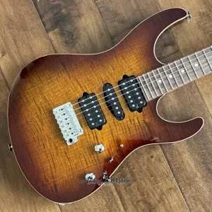 Suhr Modern Plus HSH Bengel Burst с желтой кленовой обжаренной накладкой и грифом из Pau Ferro 90894