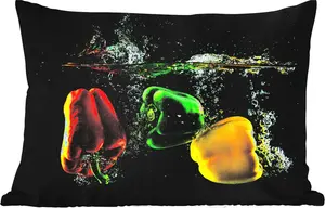 Подушка для улицы - Сладкий перец - Овощ - Вода - Черный - Красный - Зеленый - Желтый - 60 x 40 см - Устойчива к погодным условиям - Подушка для отдыха - Декоративная подушка - Подушка для дома MuchoWow