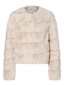 Уютная, стильная короткая куртка из искусственного меха в пудрово-кремовом цвете More & More