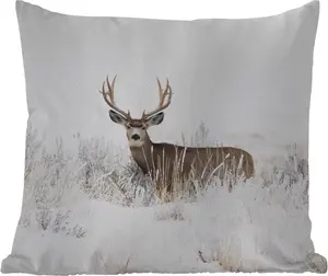 Подушка для улицы - Олень - Зима - Снег - Животные - Времена года - Белый - 60 x 60 см - Водонепроницаемая - Подушка для отдыха - Декоративная - Подушка для сна MuchoWow