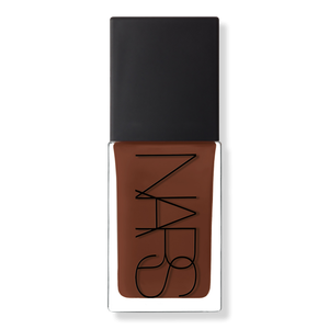 Усовершенствованная тональная основа для ухода за кожей, отражающая свет. NARS, Port louis (D.75 - very rich deep with neutral undertones and a red tone)