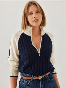 Bianco Lucci Свитер в темно-синем цвете