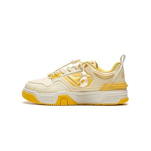 LINING YOUNG SKATE 80S Sports Lifestyle Support Низкие детские кроссовки для повседневной носки цвета бисквитного торта, желтые, детские