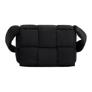 Мини-сумка кроссбод Candy с мягкой вставкой и кассетным замком черная Bottega Veneta