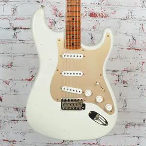 Fender - Custom Shop LE 1954 Roasted Stratocaster - Электрогитара - Journeyman Relic - Гриф из цельного кленового дерева Quartersawn с прожаркой - Цвет '55 Desert Tan - с жестким чехлом - x0685