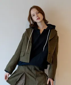 Укороченный жакет из твида в елочку