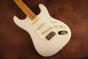 Fender American Vintage II 1957 Stratocaster с грифом из клена AAA Flame Maple, цвет White Blonde
