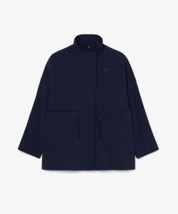 Водоотталкивающая, ветрозащитная, выстиранная, свободная куртка с широкими рукавами и завышенной талией.