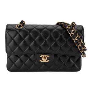 CHANEL Классическая стёганая сумка с двойным клапаном из кожи зернистой текстуры малого размера чёрного цвета с золотистой фурнитурой