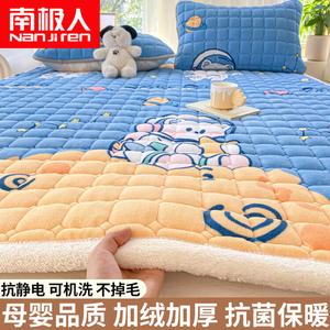 Antarctic Наматрасник 180х200 см из молочного велюра, утепленный флисом, с двумя наволочками, цвет Space Bear