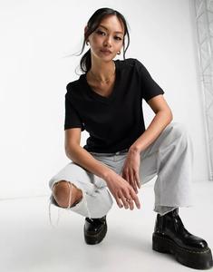 Черная футболка с v-образным вырезом и короткими рукавами Selected Femme