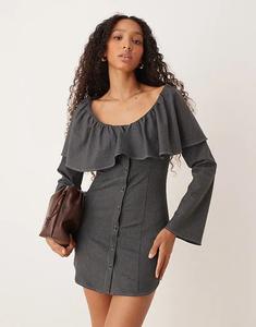Мини-платье ASOS DESIGN из поплина с застежкой на пуговицы, оборкой на горловине, серое в тонкую полоску